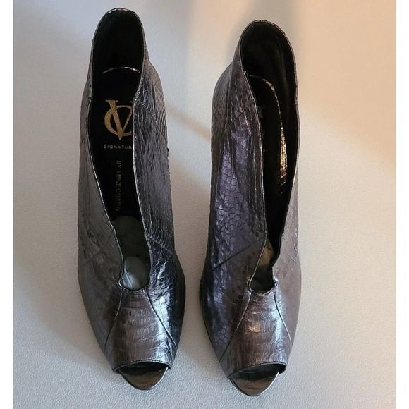 VINCE CAMUTO SIGNATURE RONAN PLUNGE BOOTIES HEELS SNAKESKIN EMB SILVER SZ 10 - Picture 3 of 11